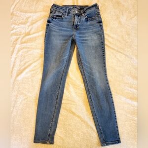 Old Navy size 4 Rockstar Super Skinny high-rise jeans